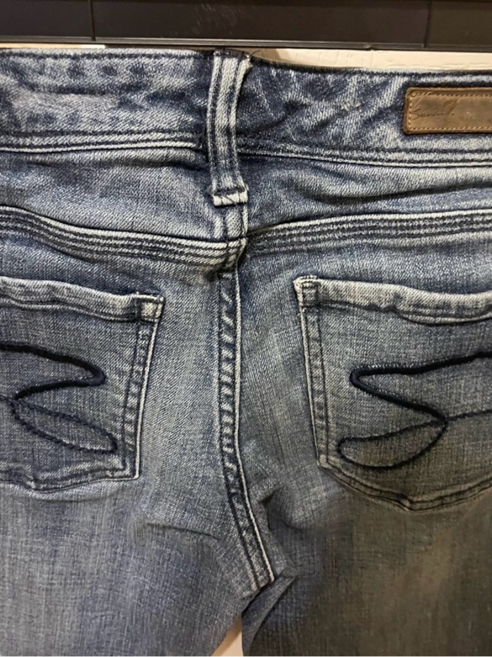 7 For All Mankind Light Blue Relaxed Women's Jeans with Embroidered Back Pockets